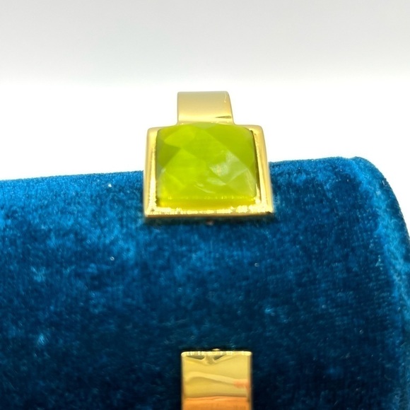 Clamper Style Bracelet Gold Tone with Peridot colored Square Acrylic Stone. - Picture 8 of 9